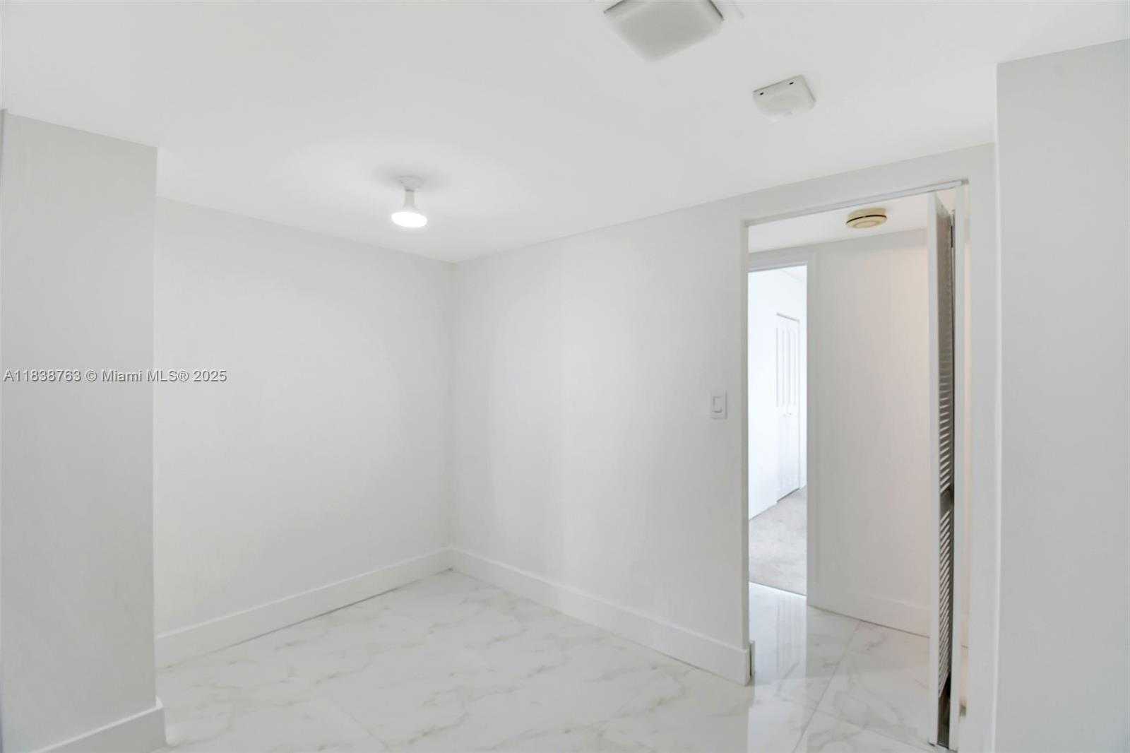 Small Image of 20100 WEST COUNTRY CLUB DR #1005, Aventura Number 25