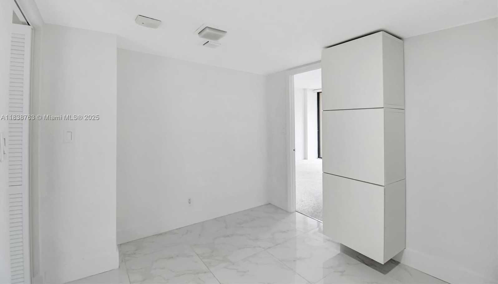 Small Image of 20100 WEST COUNTRY CLUB DR #1005, Aventura Number 26