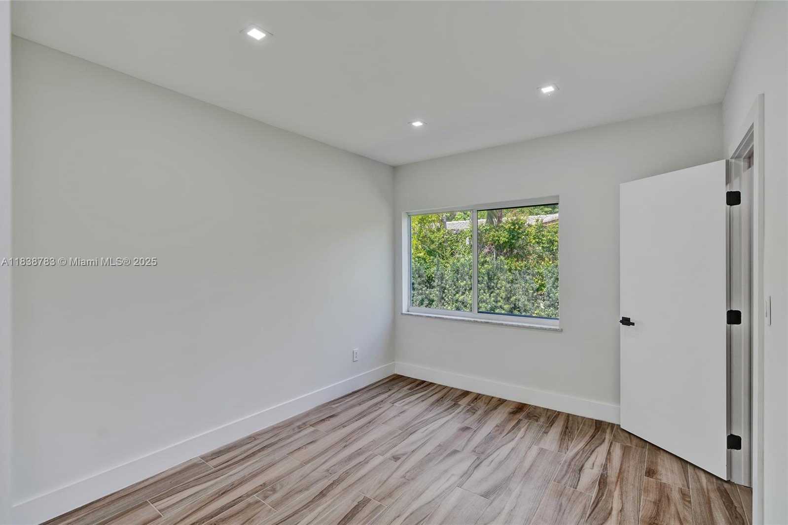 Small Image of 1840 NORTH EAST 199TH ST #1840, Miami Number 10