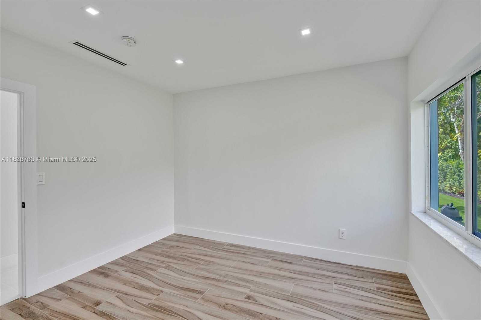 Small Image of 1840 NORTH EAST 199TH ST #1840, Miami Number 12