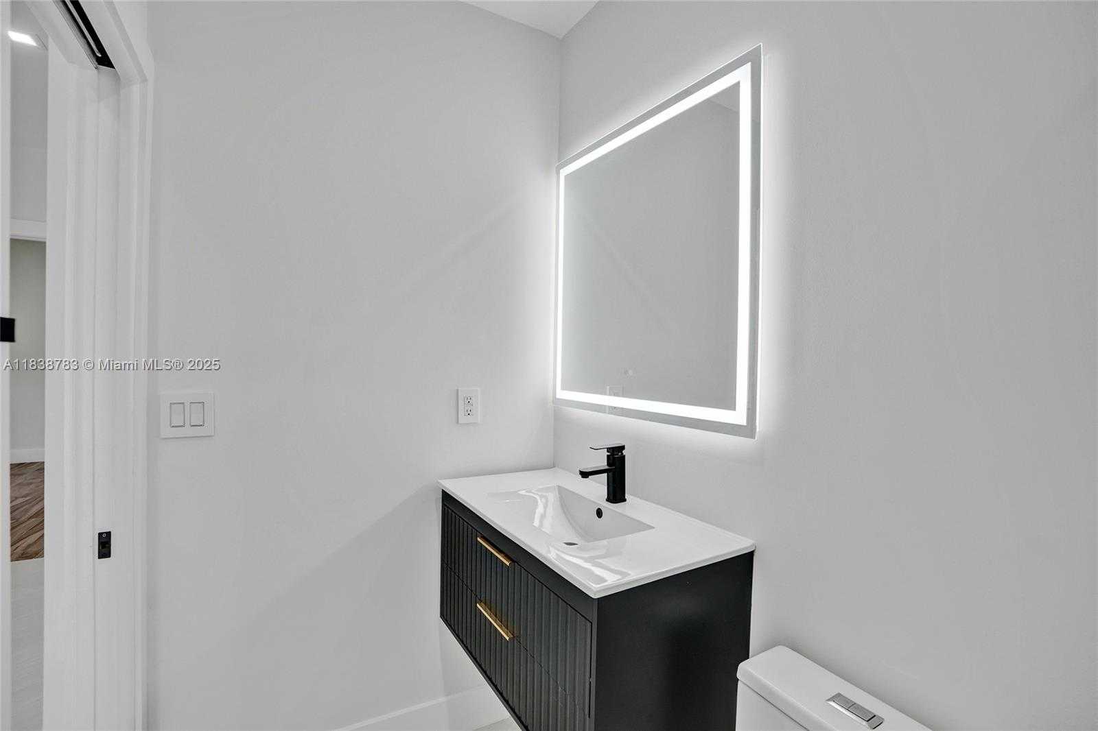 Small Image of 1840 NORTH EAST 199TH ST #1840, Miami Number 14