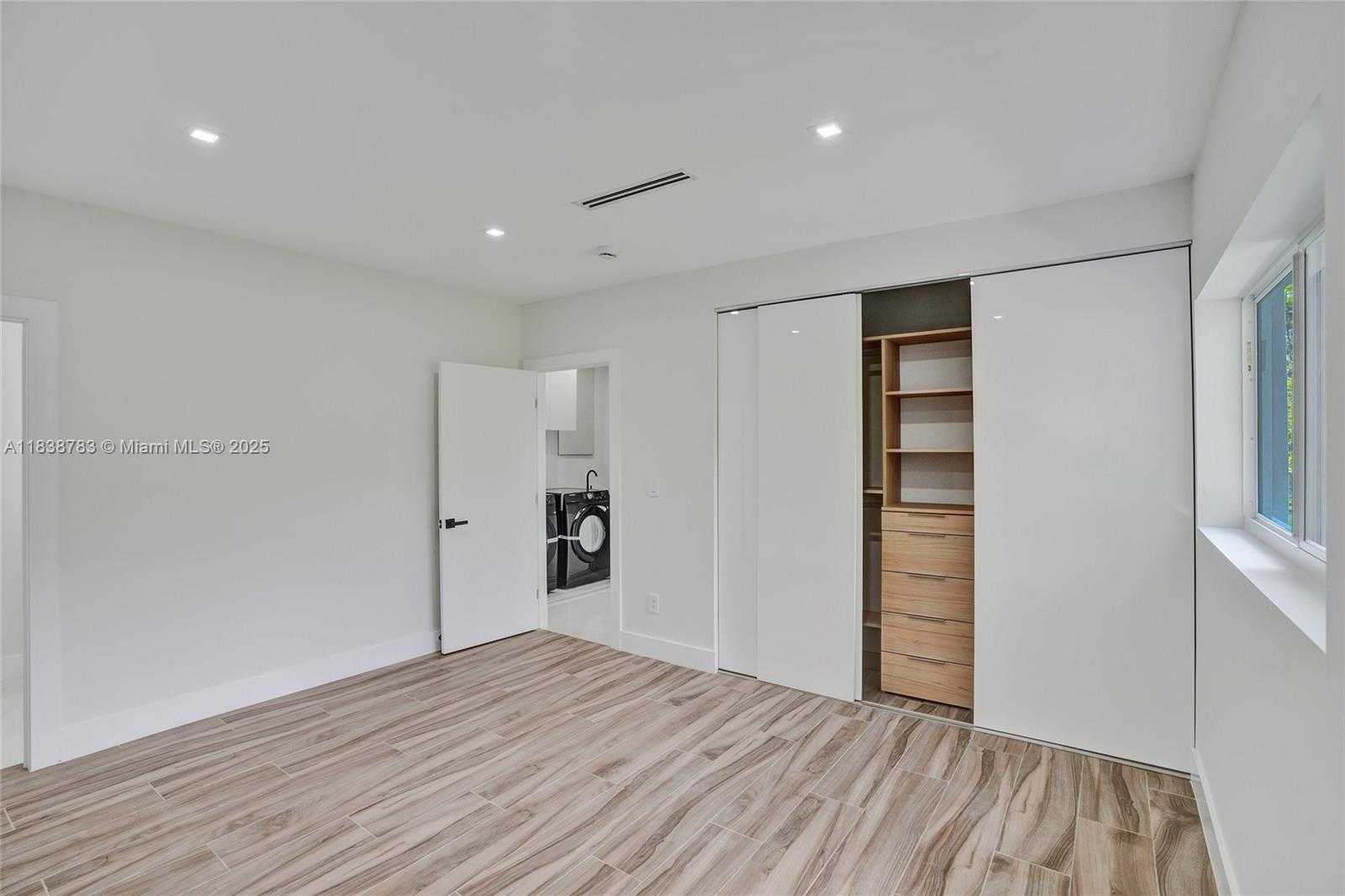 Small Image of 1840 NORTH EAST 199TH ST #1840, Miami Number 18