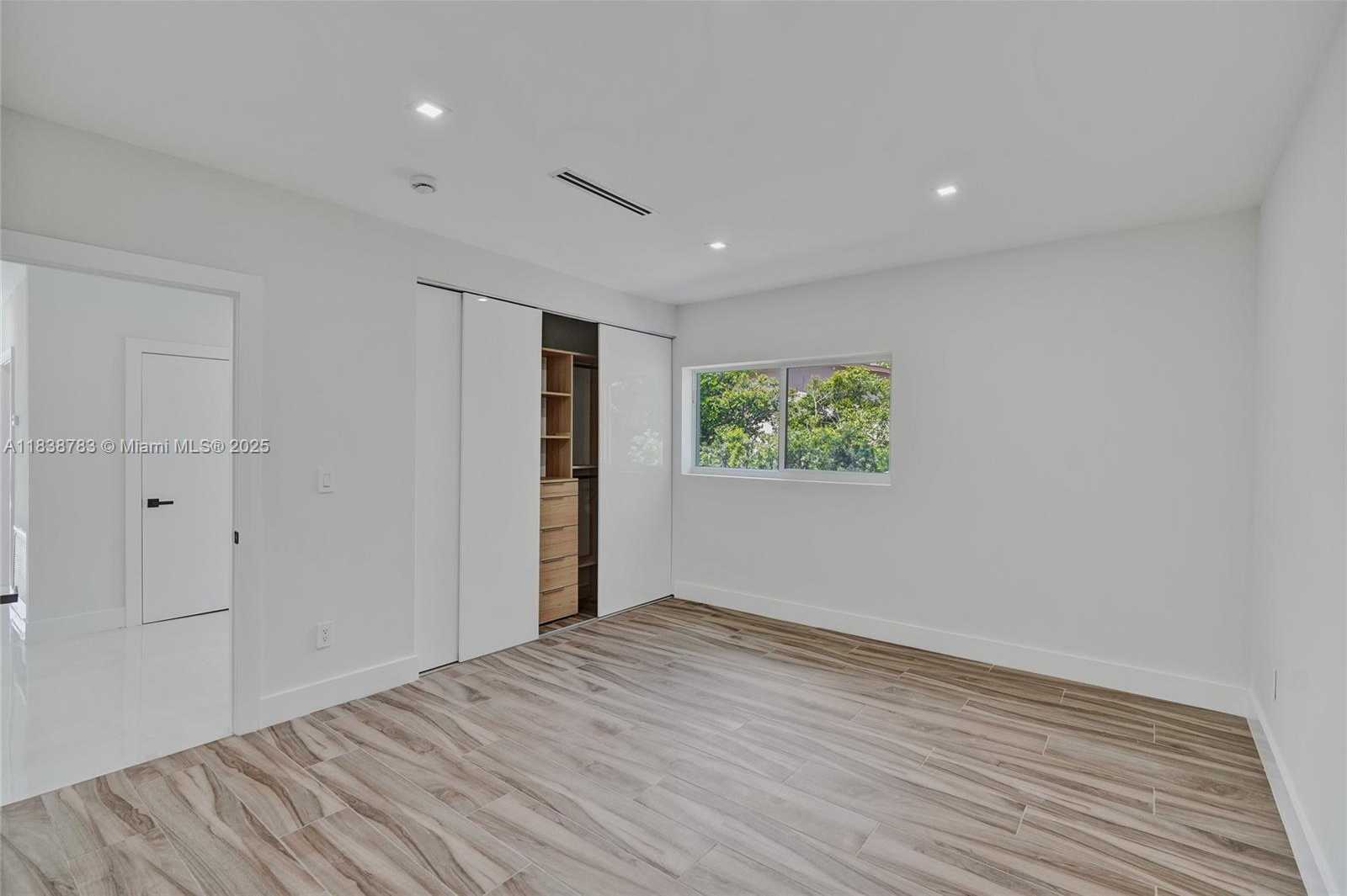 Small Image of 1840 NORTH EAST 199TH ST #1840, Miami Number 19