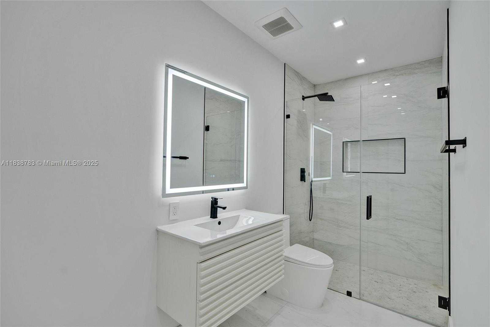 Small Image of 1840 NORTH EAST 199TH ST #1840, Miami Number 20