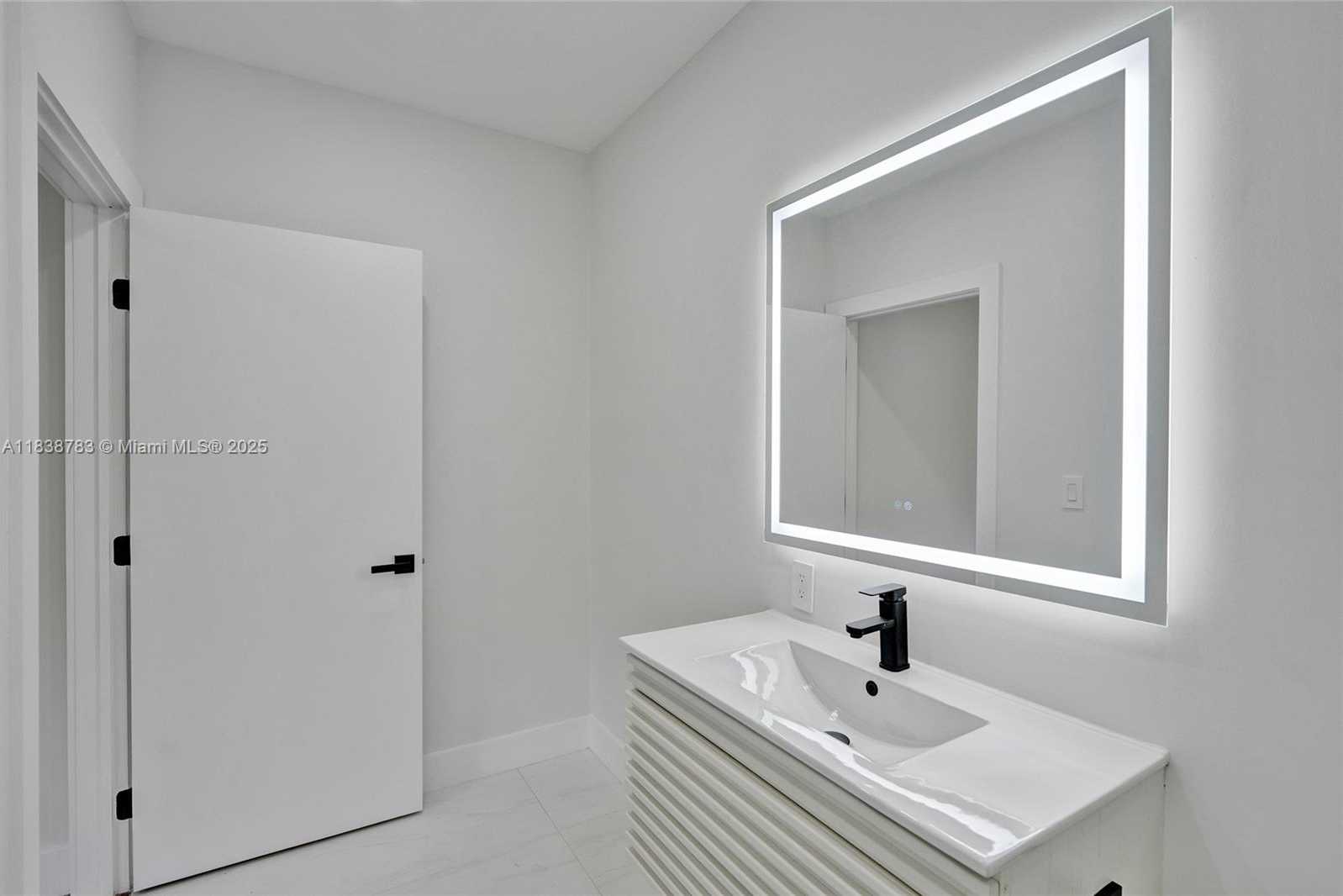 Small Image of 1840 NORTH EAST 199TH ST #1840, Miami Number 21