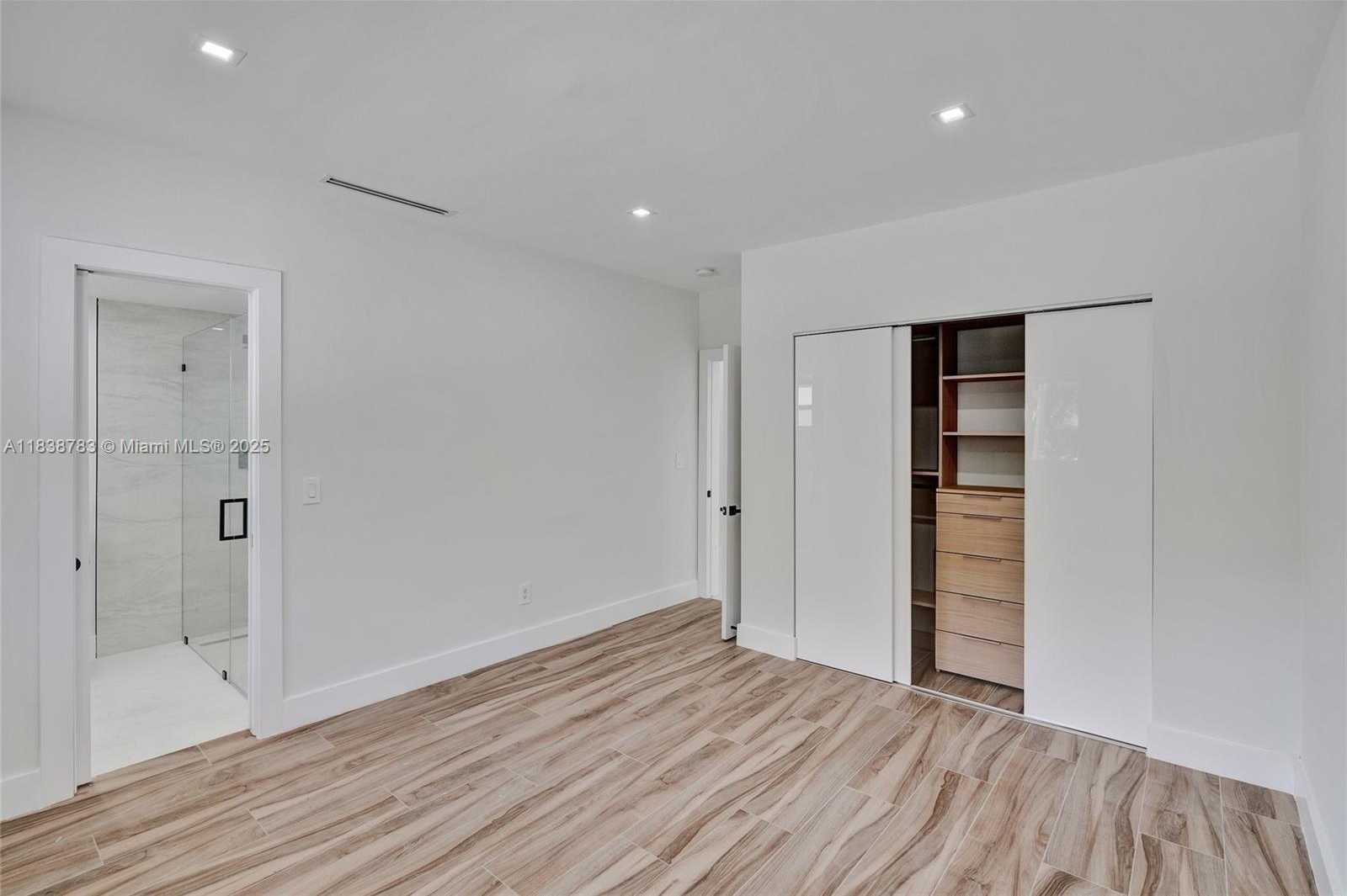 Small Image of 1840 NORTH EAST 199TH ST #1840, Miami Number 22
