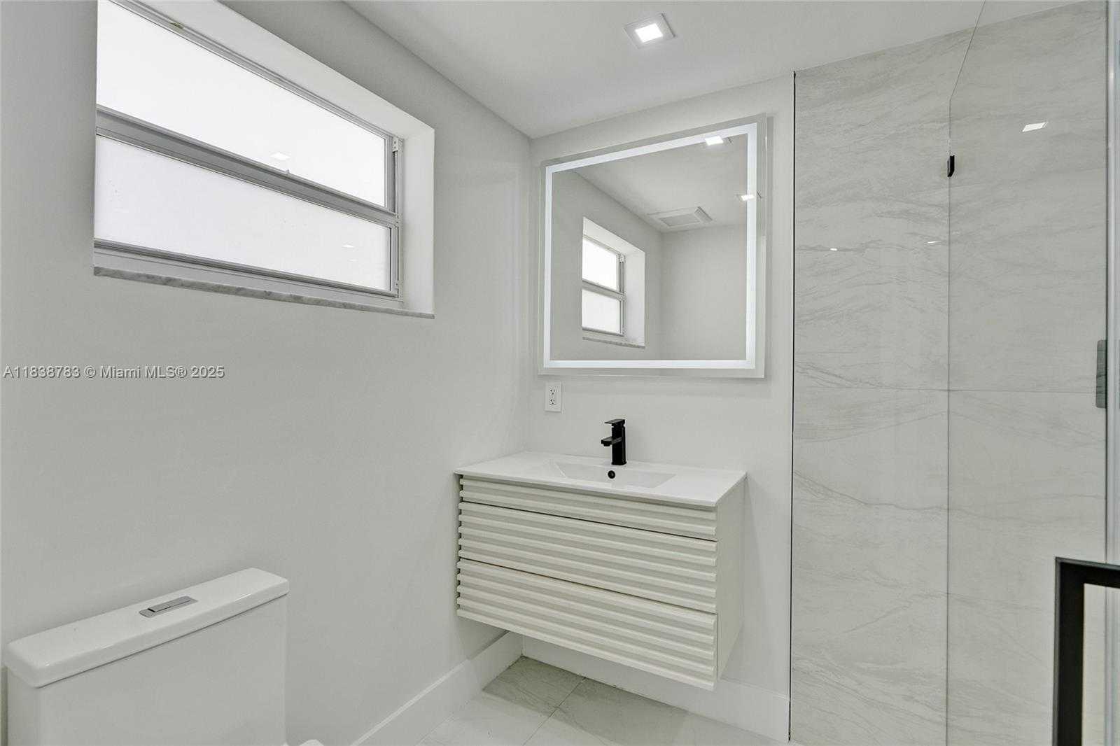 Small Image of 1840 NORTH EAST 199TH ST #1840, Miami Number 23