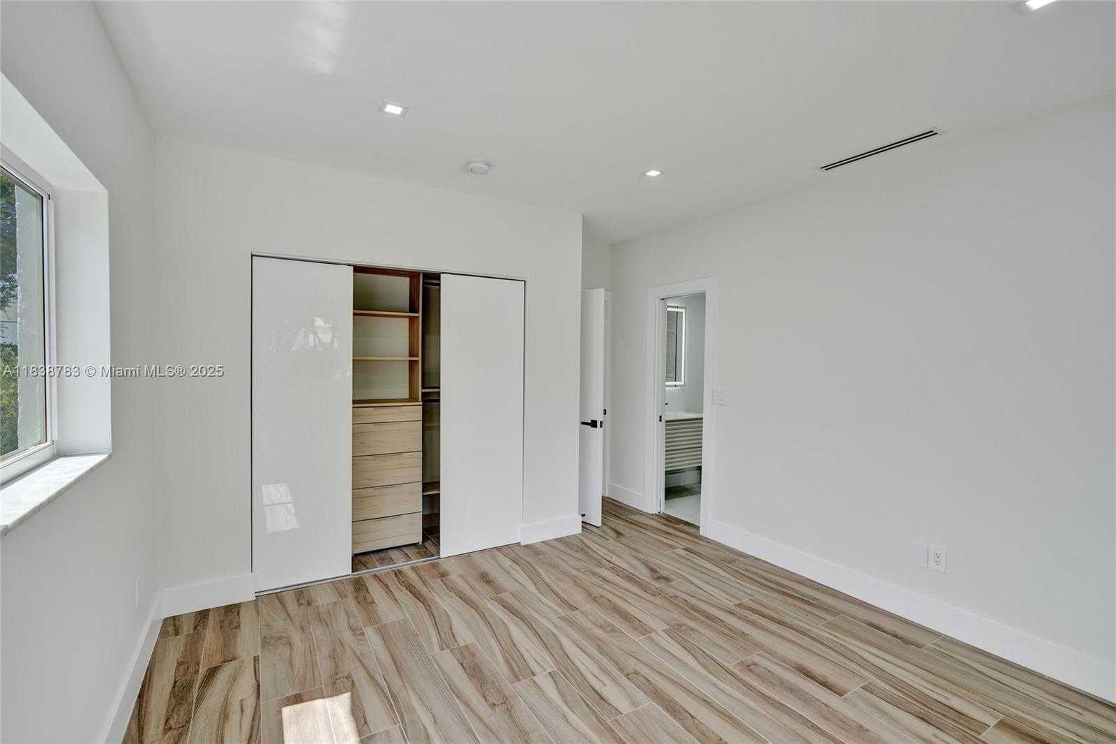 Small Image of 1840 NORTH EAST 199TH ST #1840, Miami Number 26