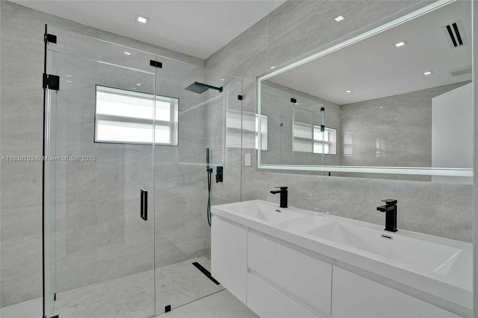 Small Image of 1840 NORTH EAST 199TH ST #1840, Miami Number 29