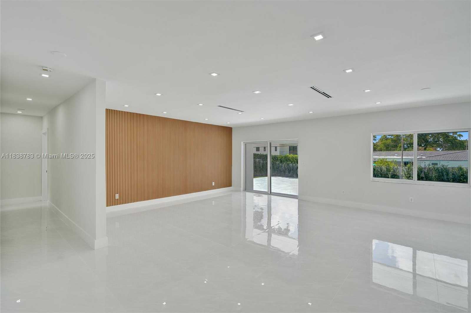Small Image of 1840 NORTH EAST 199TH ST #1840, Miami Number 3