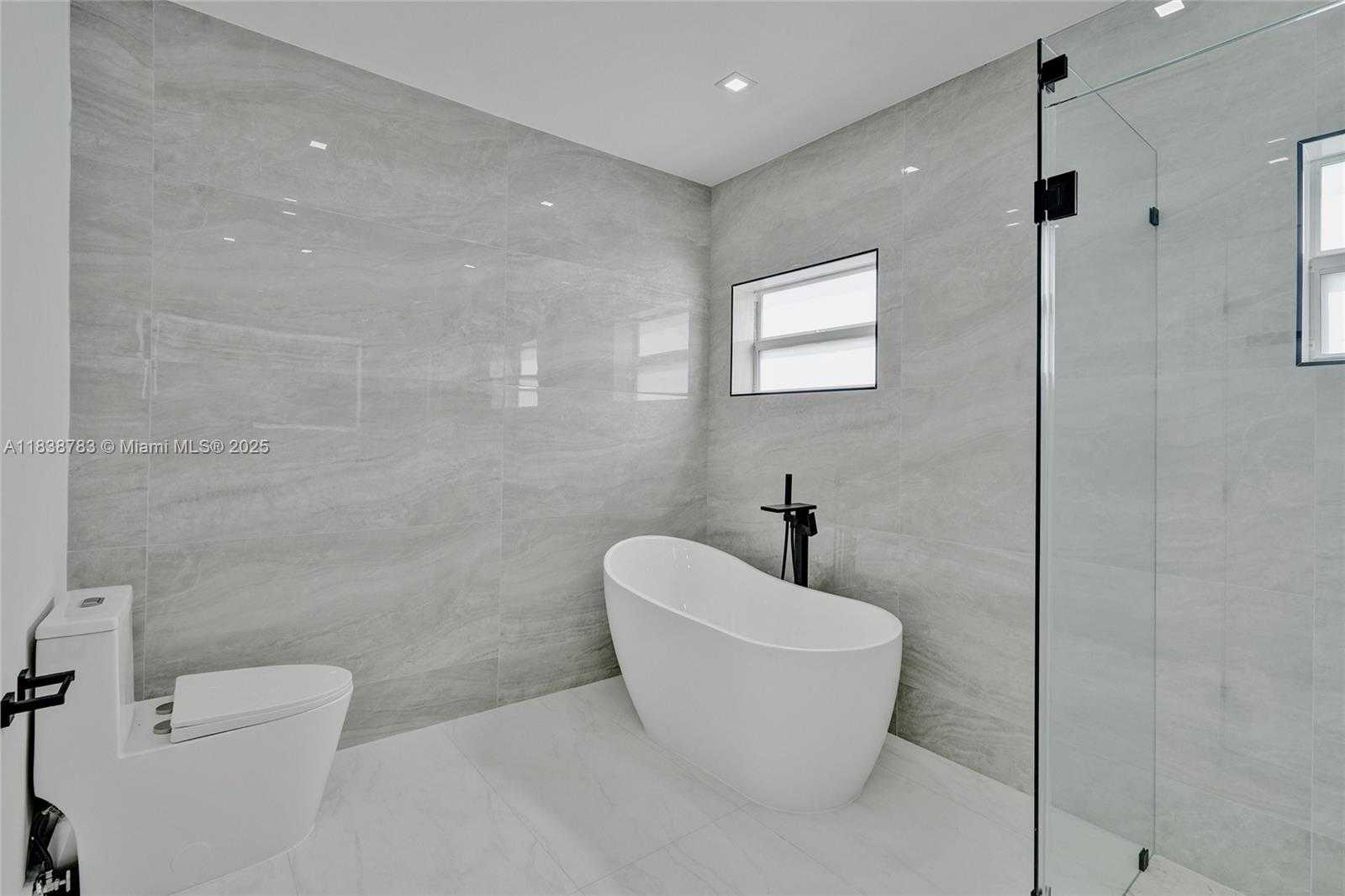Small Image of 1840 NORTH EAST 199TH ST #1840, Miami Number 30