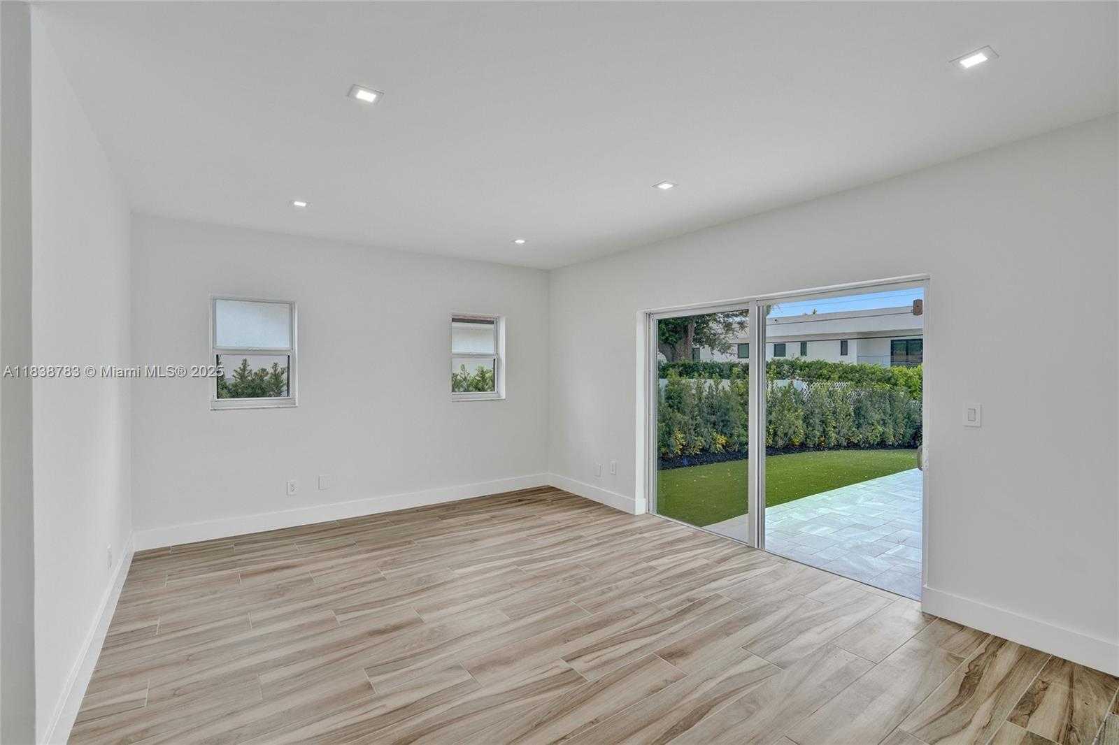 Small Image of 1840 NORTH EAST 199TH ST #1840, Miami Number 32