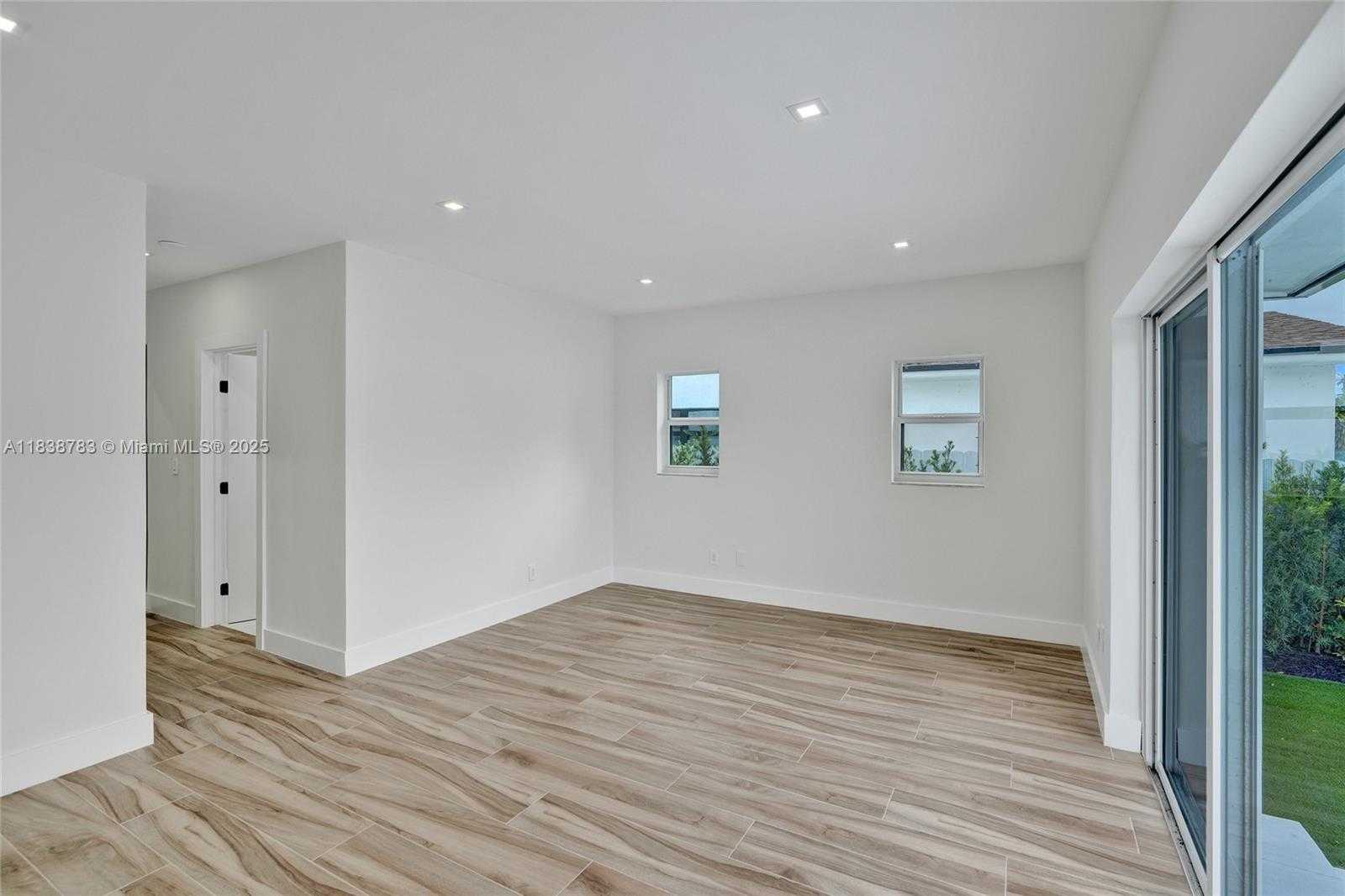 Small Image of 1840 NORTH EAST 199TH ST #1840, Miami Number 33