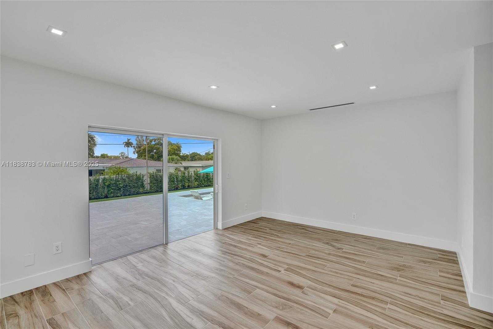 Small Image of 1840 NORTH EAST 199TH ST #1840, Miami Number 35