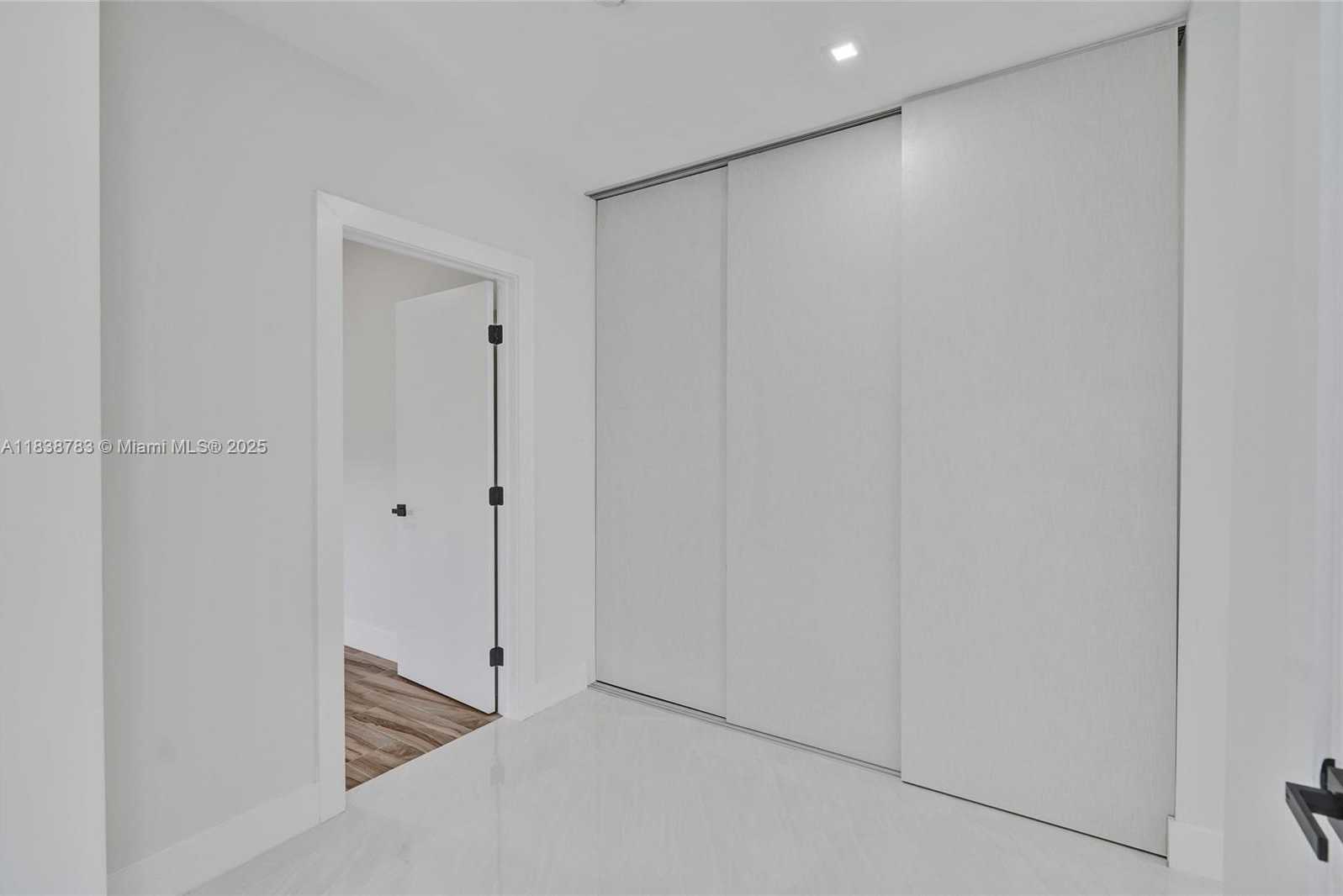 Small Image of 1840 NORTH EAST 199TH ST #1840, Miami Number 36