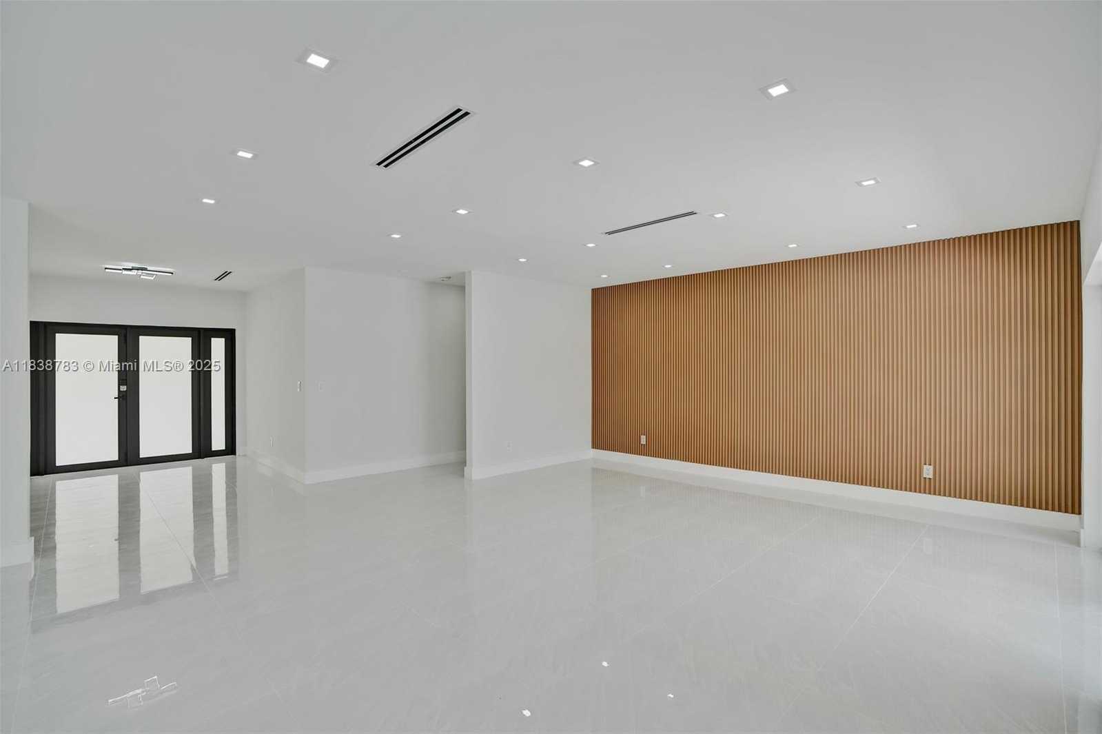 Small Image of 1840 NORTH EAST 199TH ST #1840, Miami Number 5