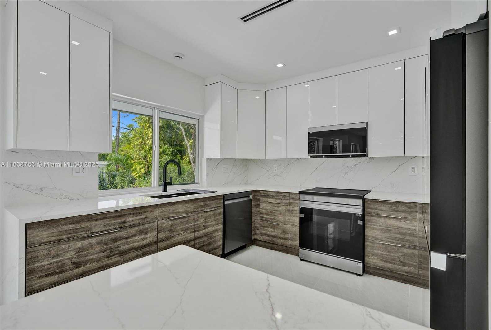 Small Image of 1840 NORTH EAST 199TH ST #1840, Miami Number 7