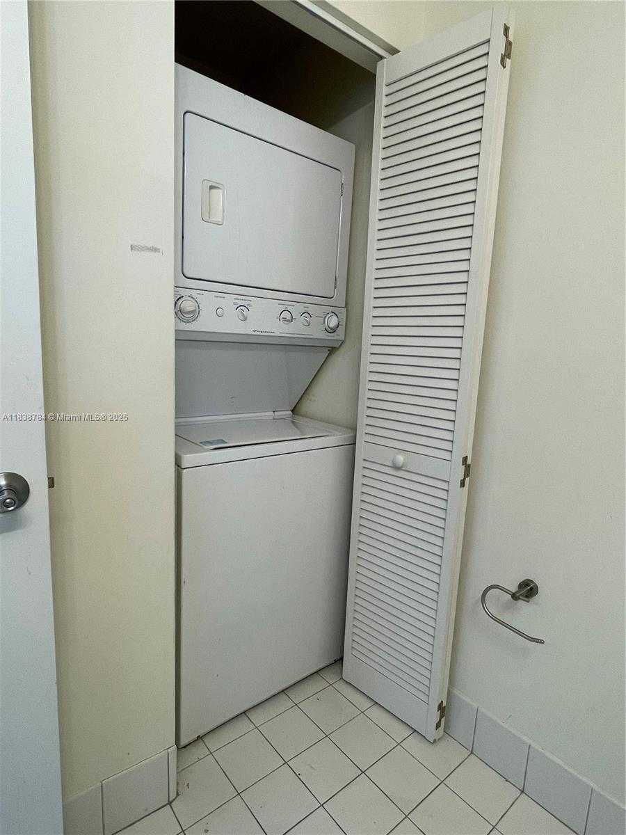 Small Image of 888 BISCAYNE BLVD #1907, Miami Number 4