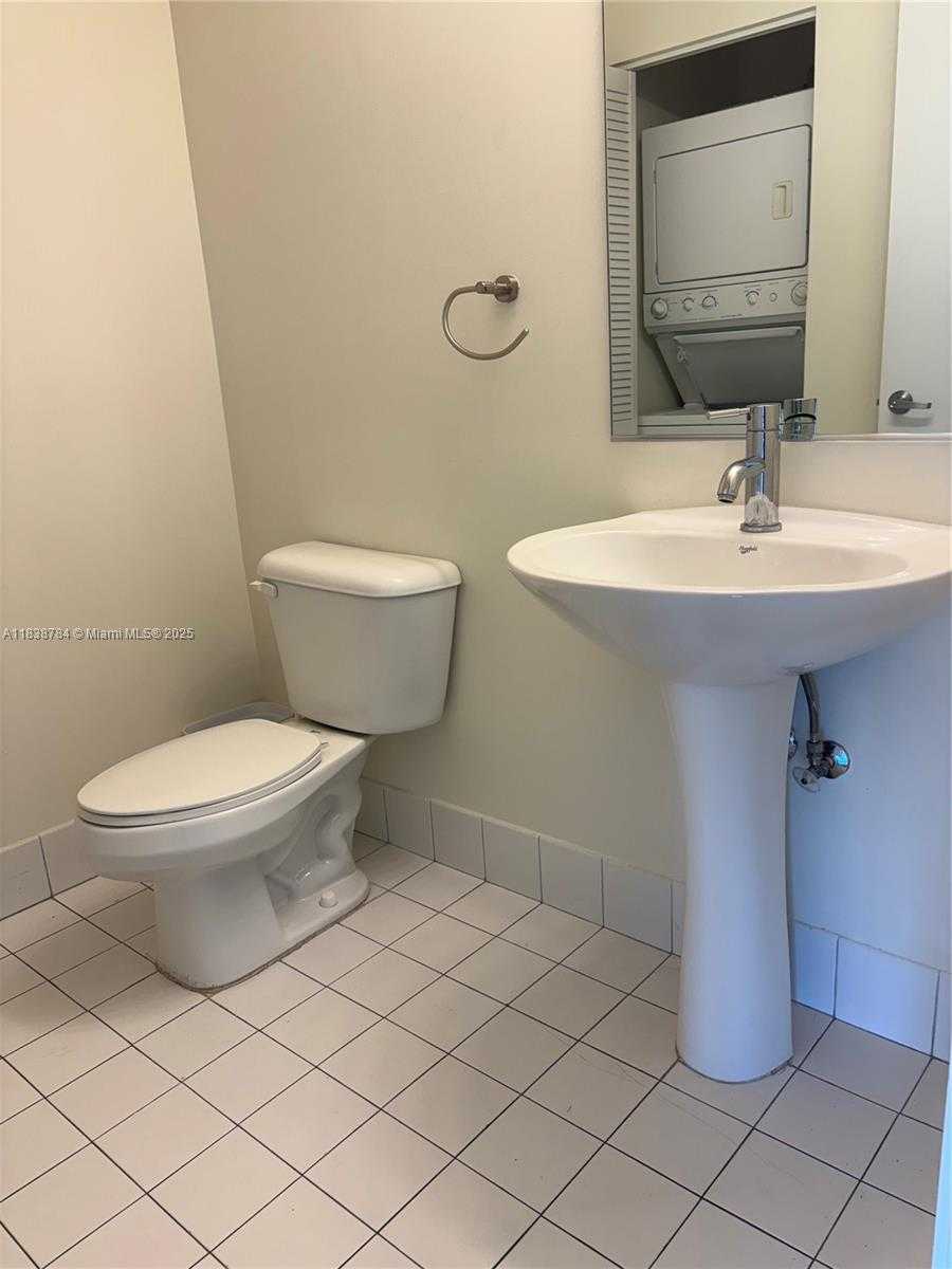 Small Image of 888 BISCAYNE BLVD #1907, Miami Number 5