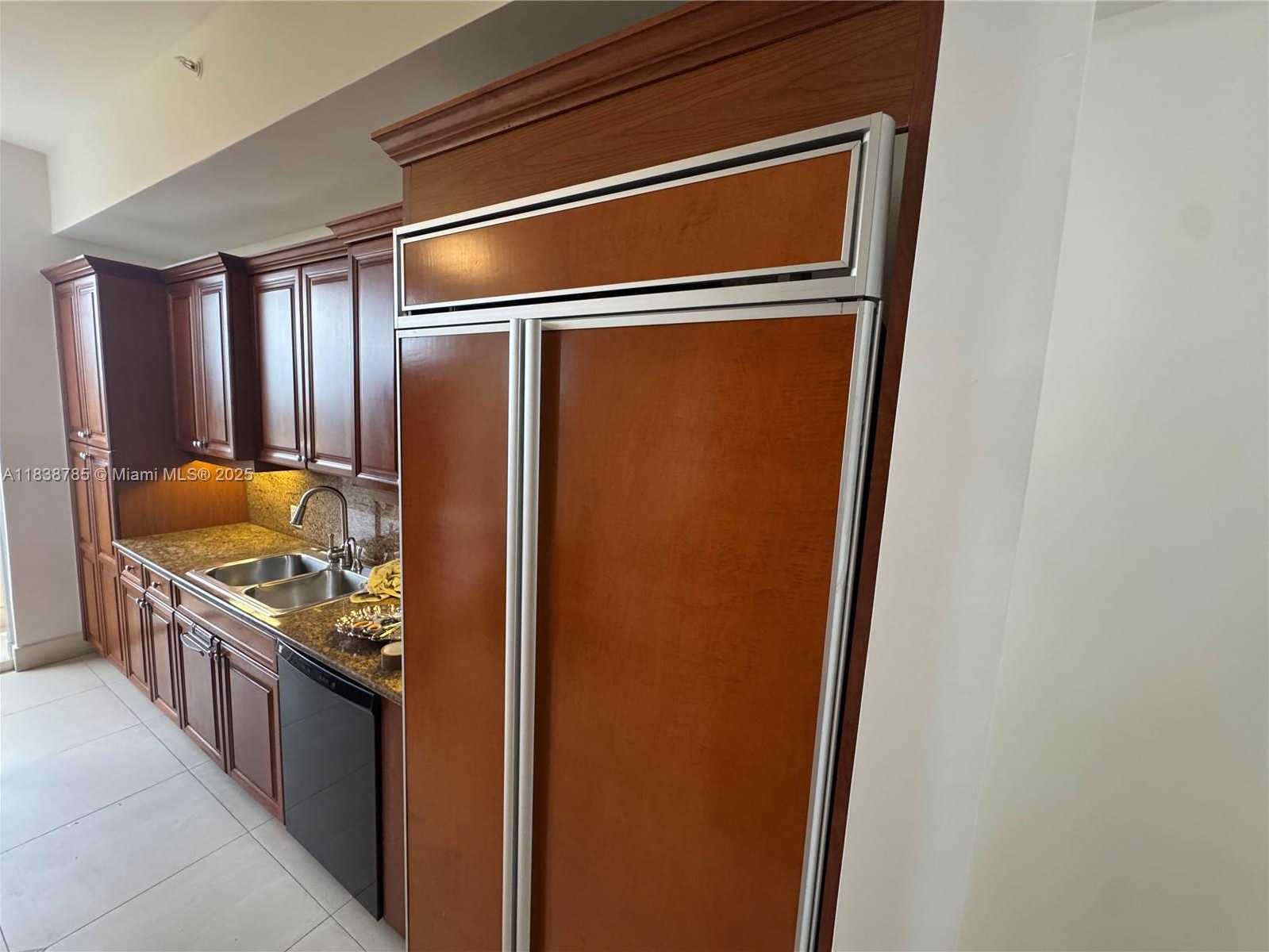 Small Image of 626 CORAL WAY #604, Coral Gables Number 4