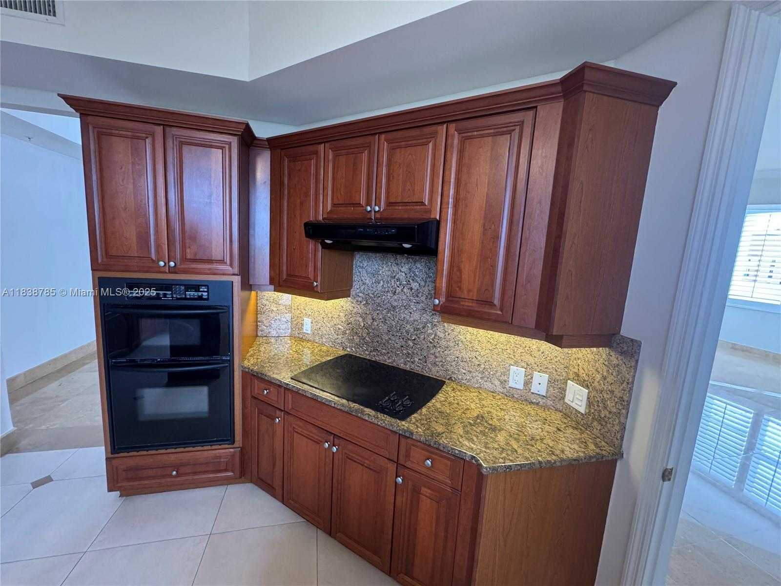 Small Image of 626 CORAL WAY #604, Coral Gables Number 5