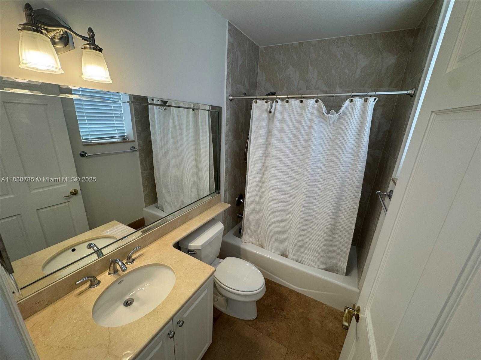 Small Image of 626 CORAL WAY #604, Coral Gables Number 7
