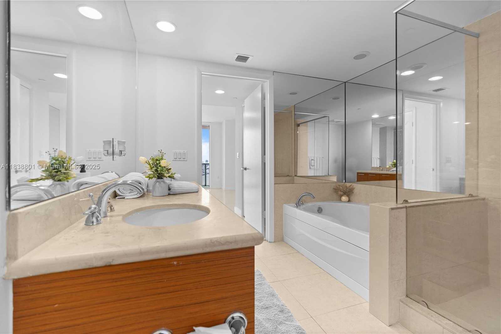 Small Image of 50 BISCAYNE BLVD #1902, Miami Number 22