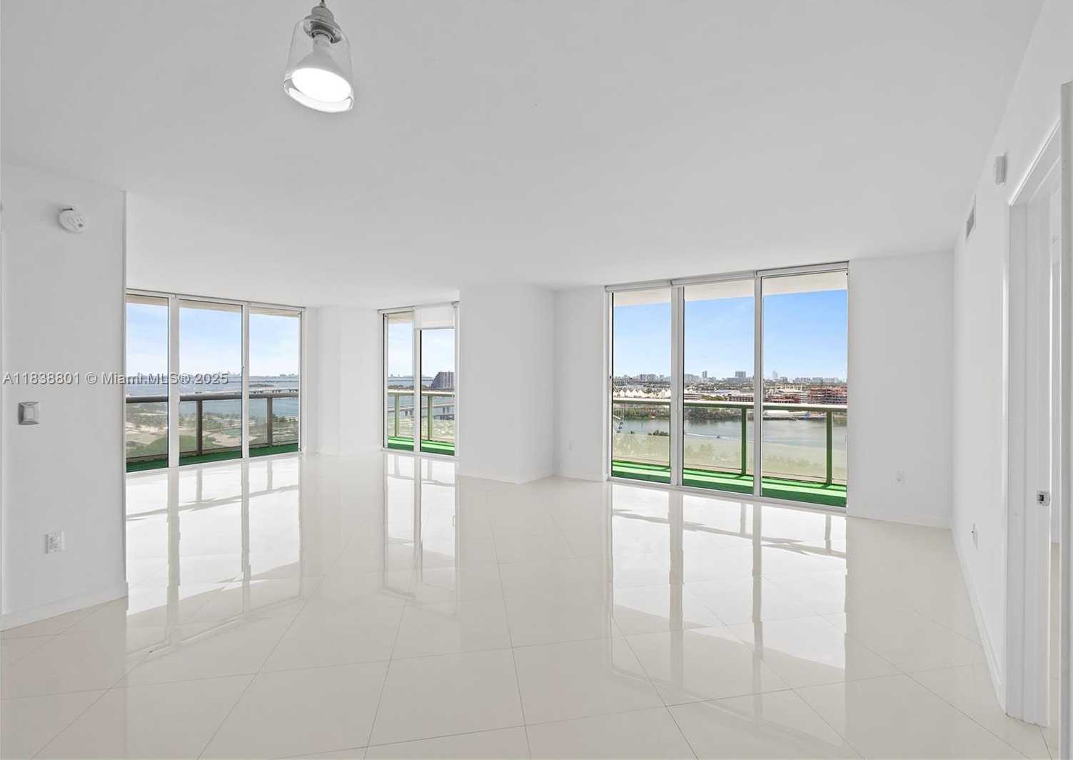 Small Image of 50 BISCAYNE BLVD #1902, Miami Number 3