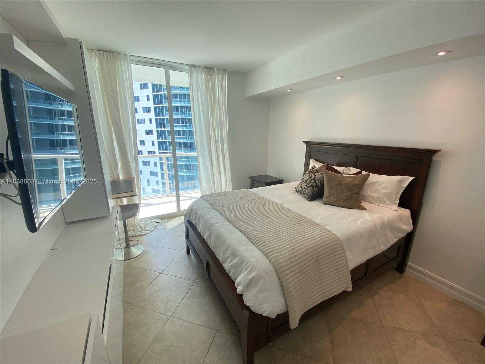 Small Image of 218 SOUTH EAST 14TH ST #2004, Miami Number 47