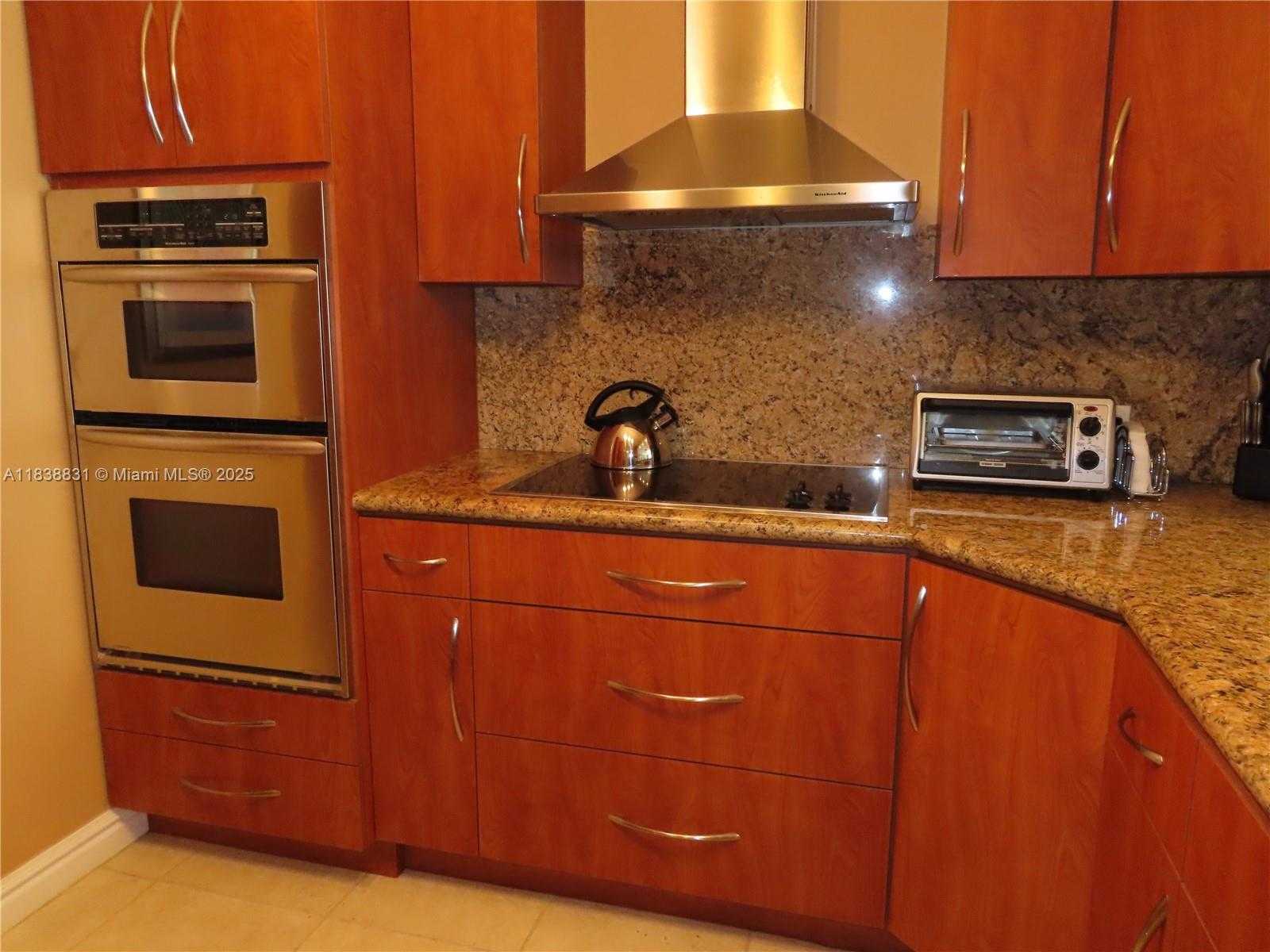 Small Image of 5701 COLLINS AVE #1107, Miami Beach Number 10