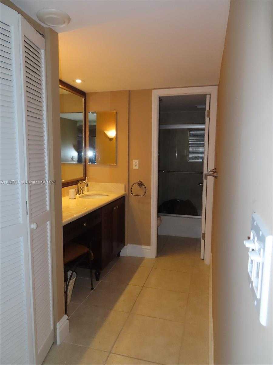 Small Image of 5701 COLLINS AVE #1107, Miami Beach Number 13