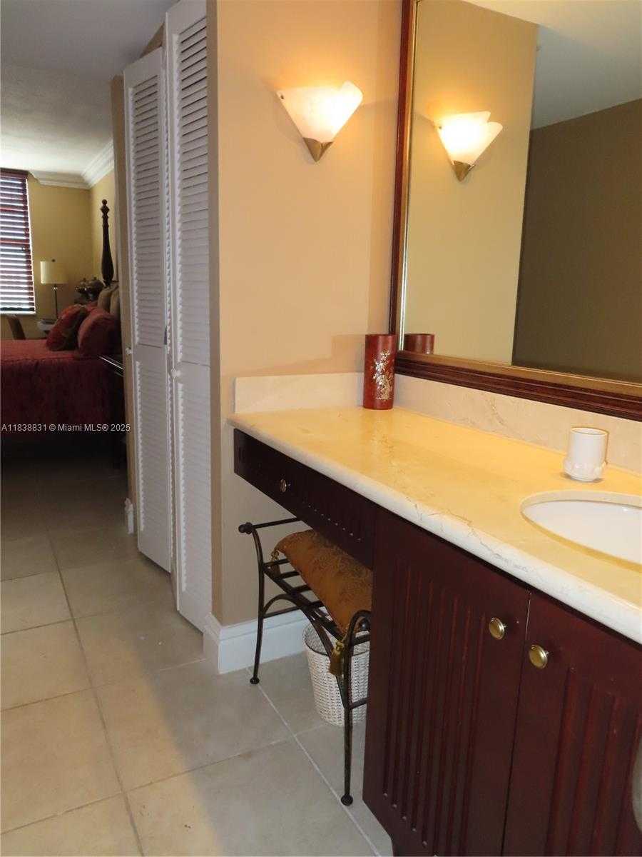 Small Image of 5701 COLLINS AVE #1107, Miami Beach Number 14