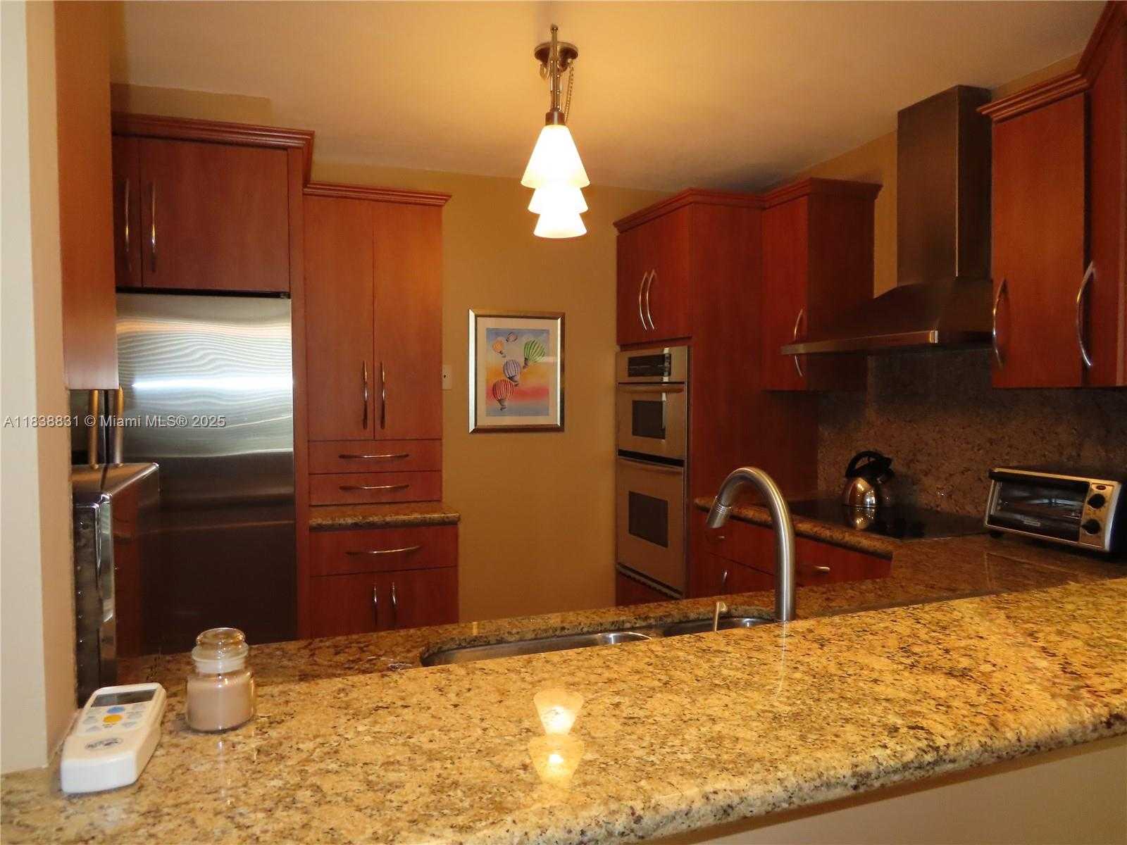 Small Image of 5701 COLLINS AVE #1107, Miami Beach Number 9
