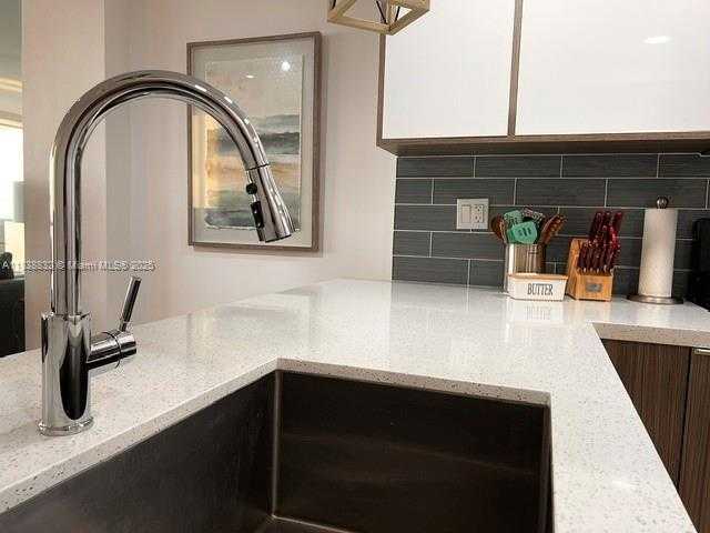 Small Image of 600 NORTH EAST 36TH ST #1220, Miami Number 16