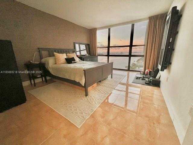 Small Image of 600 NORTH EAST 36TH ST #1220, Miami Number 5