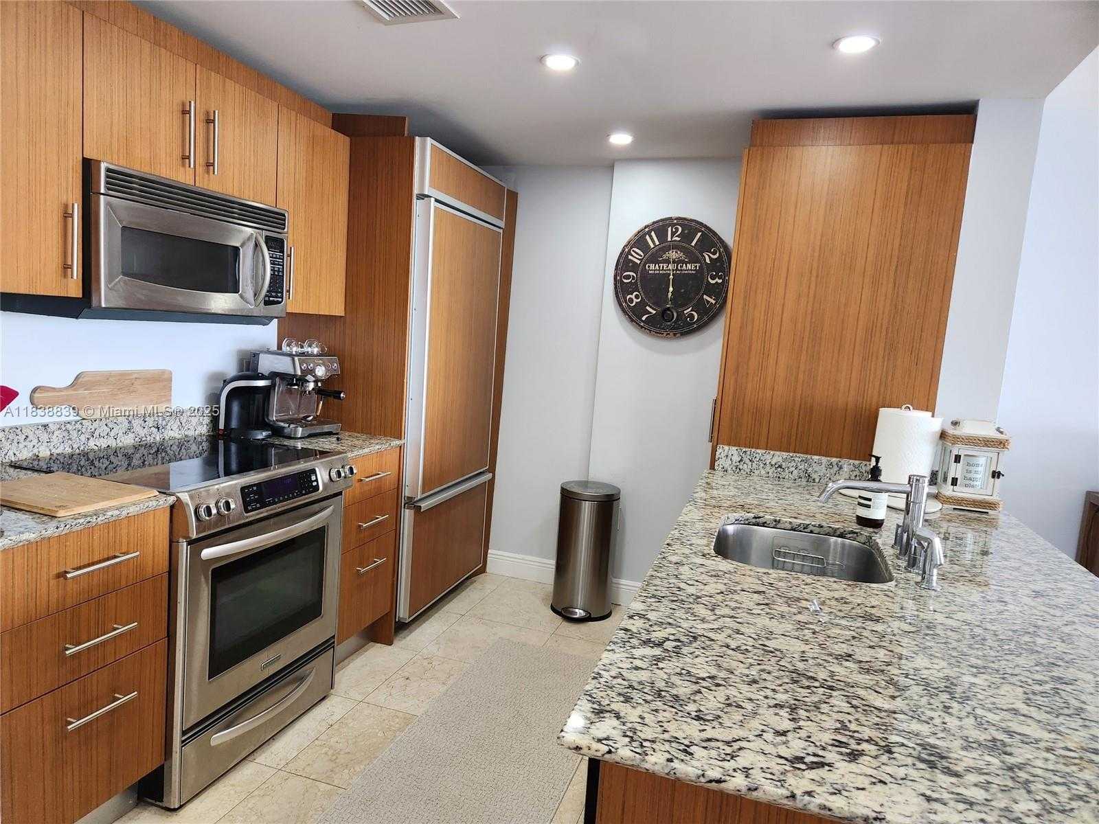 Small Image of 10275 COLLINS AVE #824, Bal Harbour Number 3