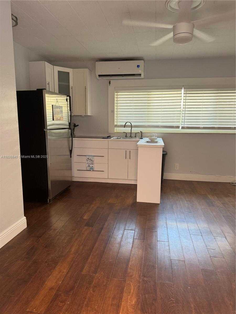 Small Image of 323 NEW MEXICO ST #3, Hollywood Number 10