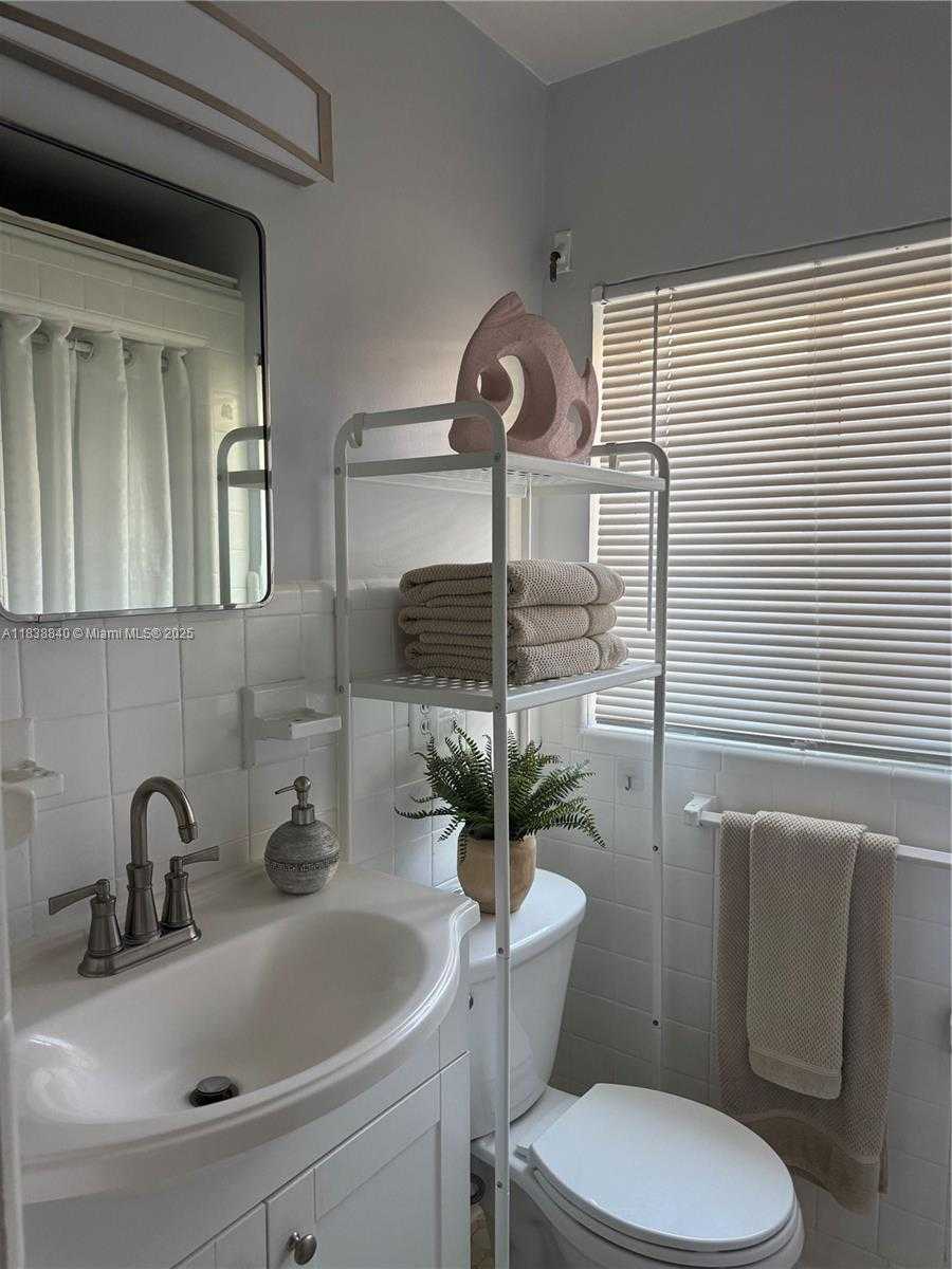 Small Image of 323 NEW MEXICO ST #3, Hollywood Number 11