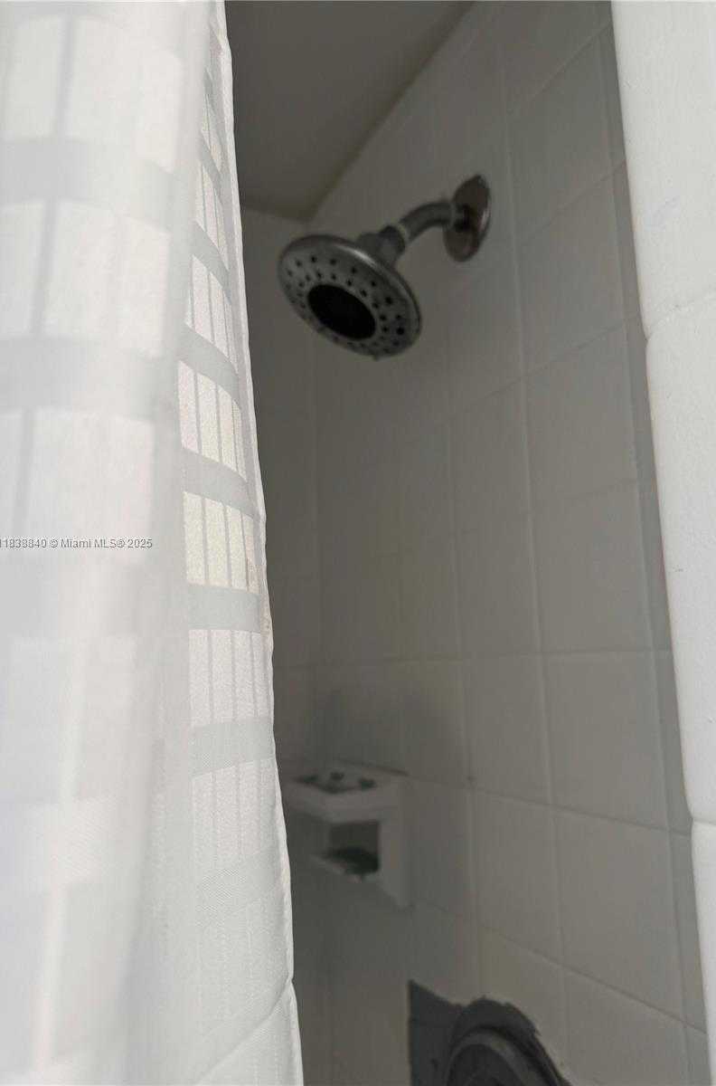 Small Image of 323 NEW MEXICO ST #3, Hollywood Number 12