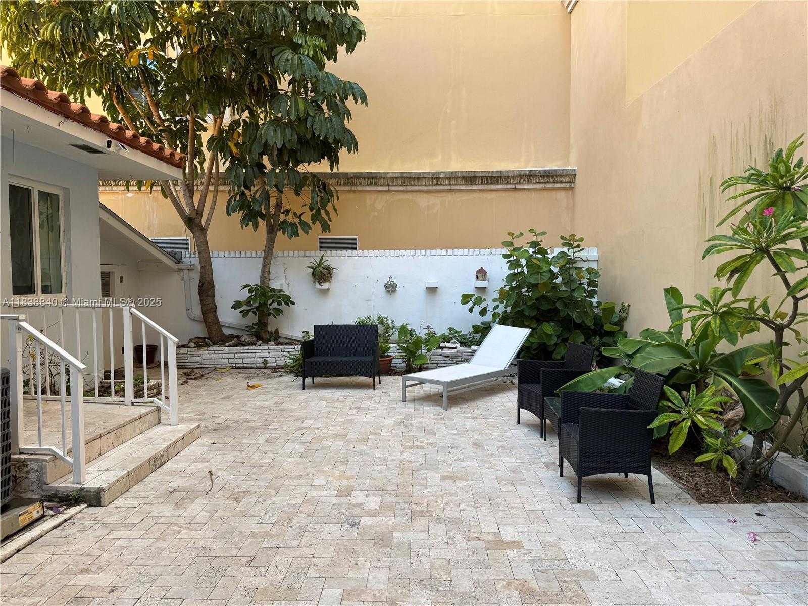 Small Image of 323 NEW MEXICO ST #3, Hollywood Number 13