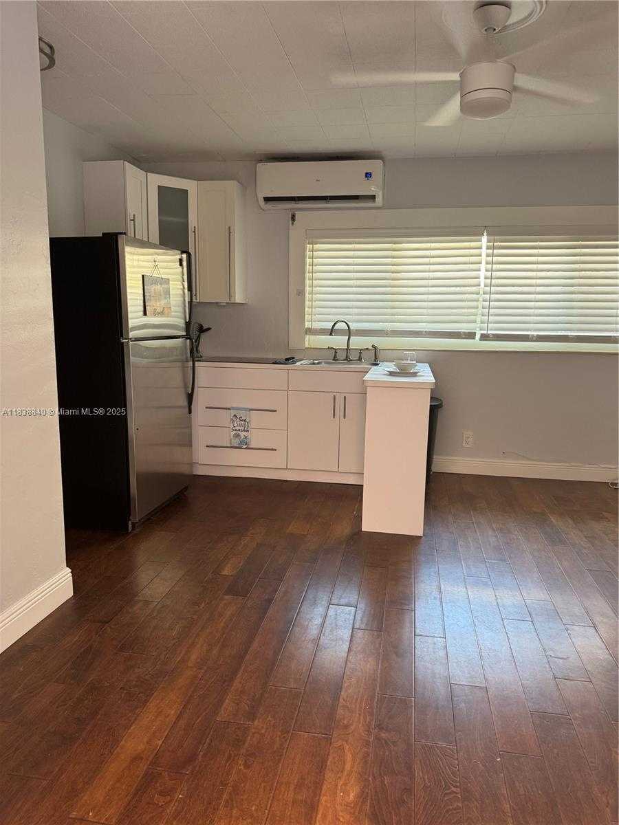 Small Image of 323 NEW MEXICO ST #3, Hollywood Number 14