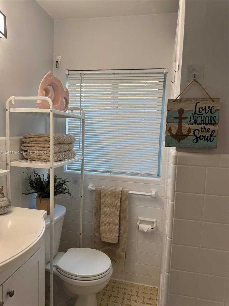 Small Image of 323 NEW MEXICO ST #3, Hollywood Number 16