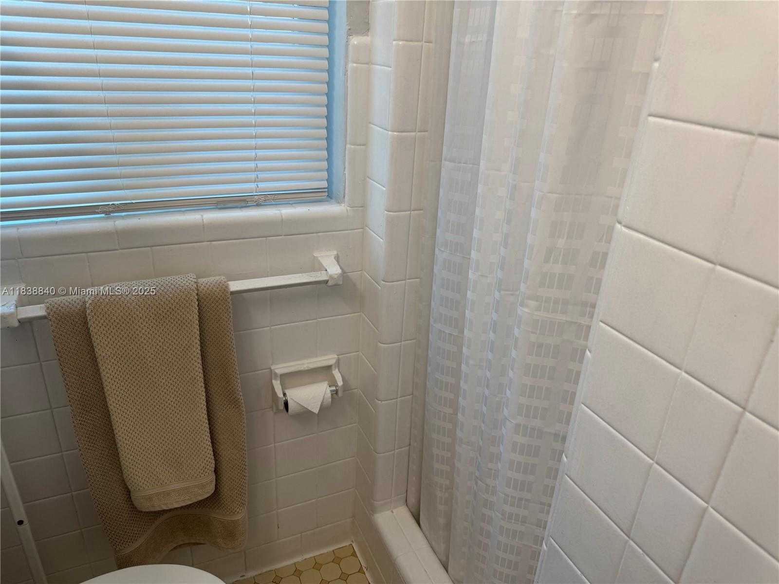 Small Image of 323 NEW MEXICO ST #3, Hollywood Number 17