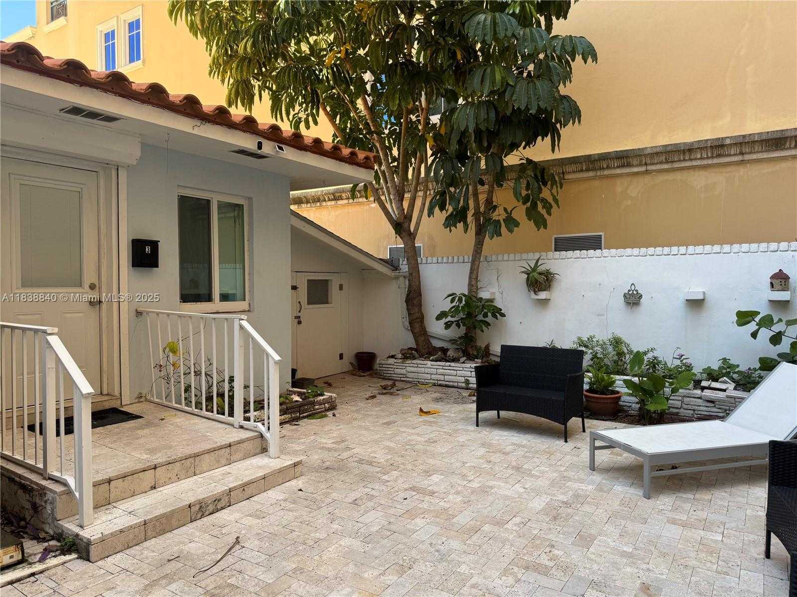 Small Image of 323 NEW MEXICO ST #3, Hollywood Number 2