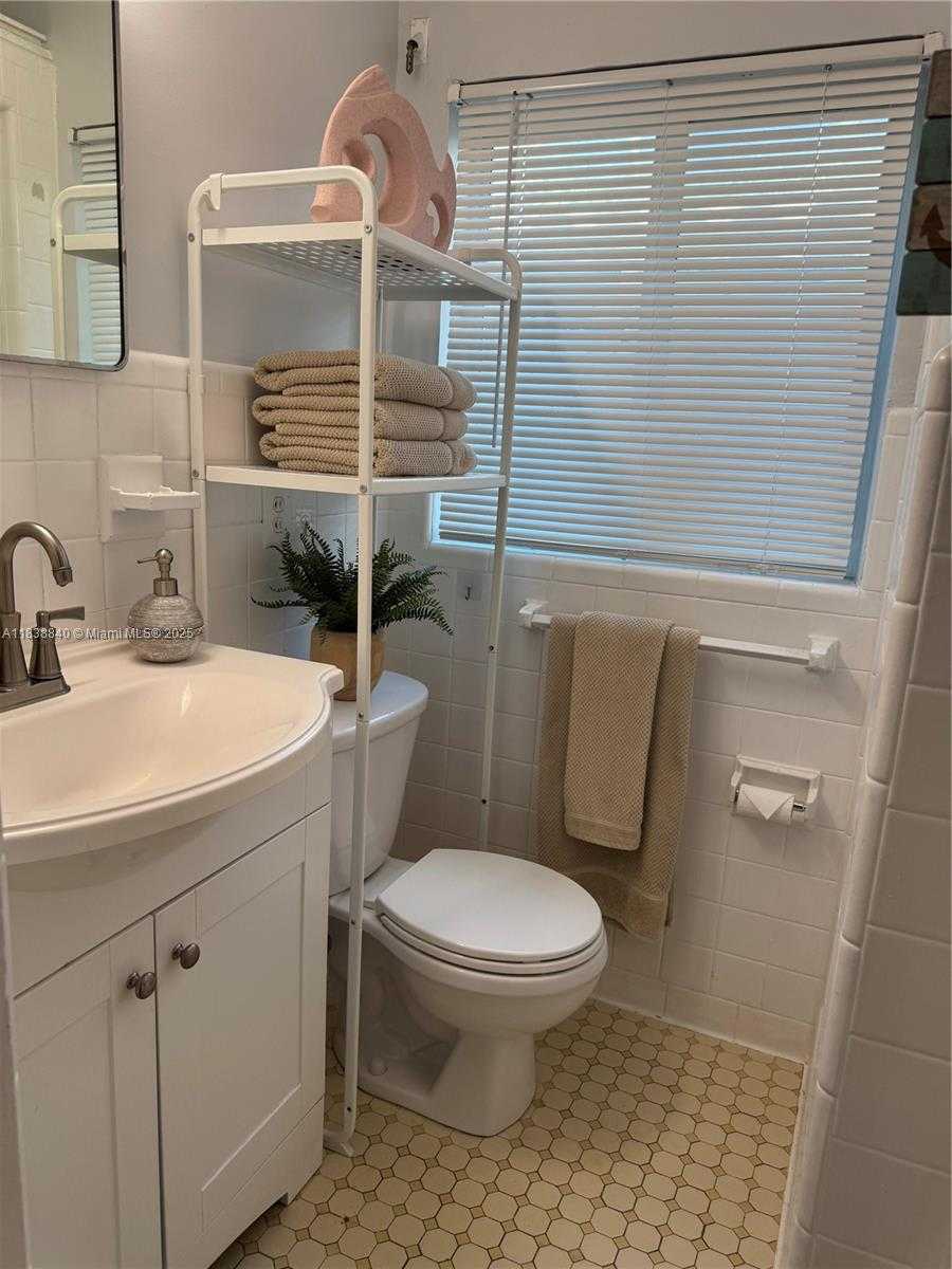 Small Image of 323 NEW MEXICO ST #3, Hollywood Number 20