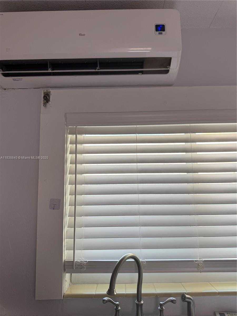 Small Image of 323 NEW MEXICO ST #3, Hollywood Number 24