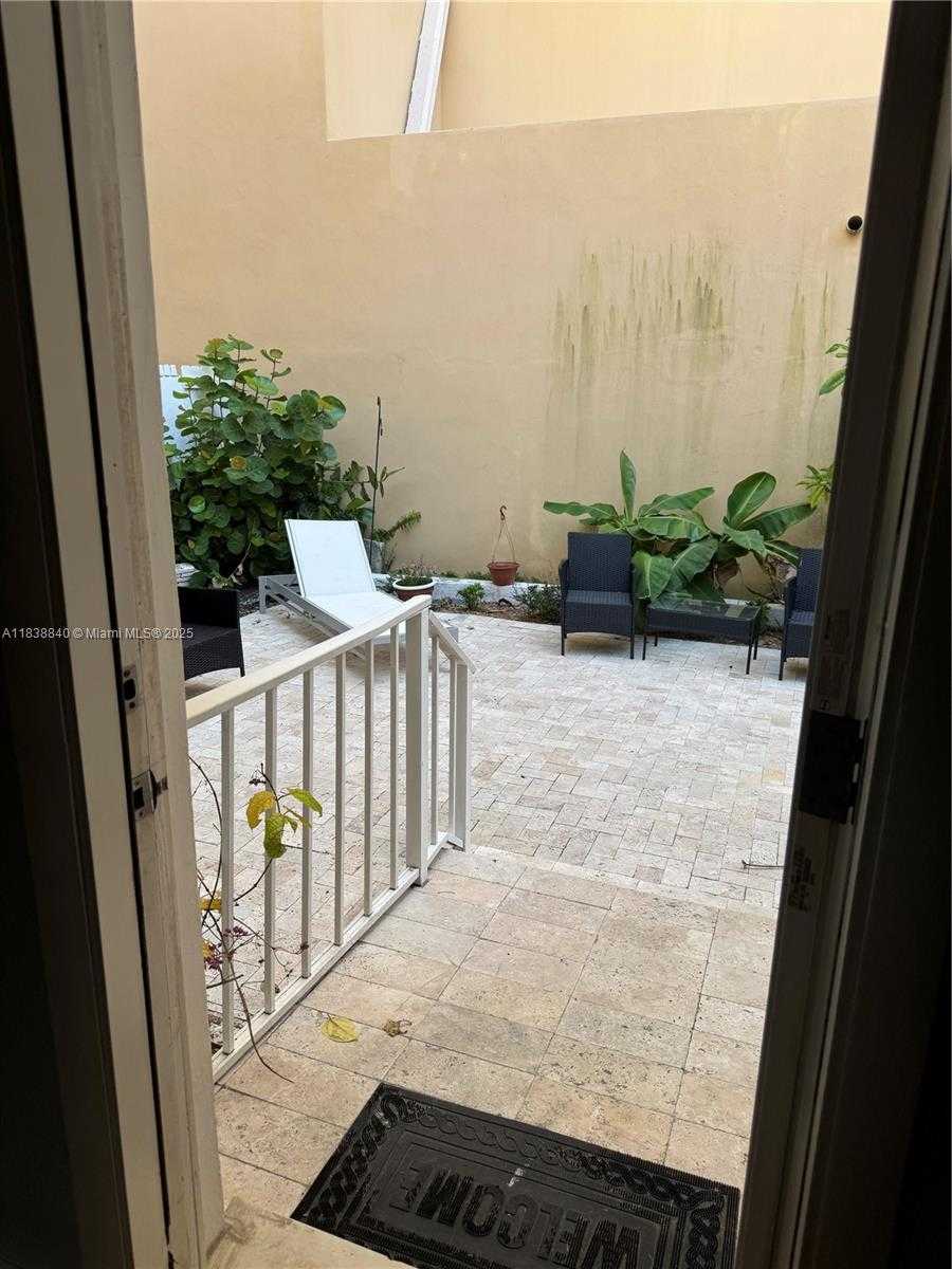 Small Image of 323 NEW MEXICO ST #3, Hollywood Number 25