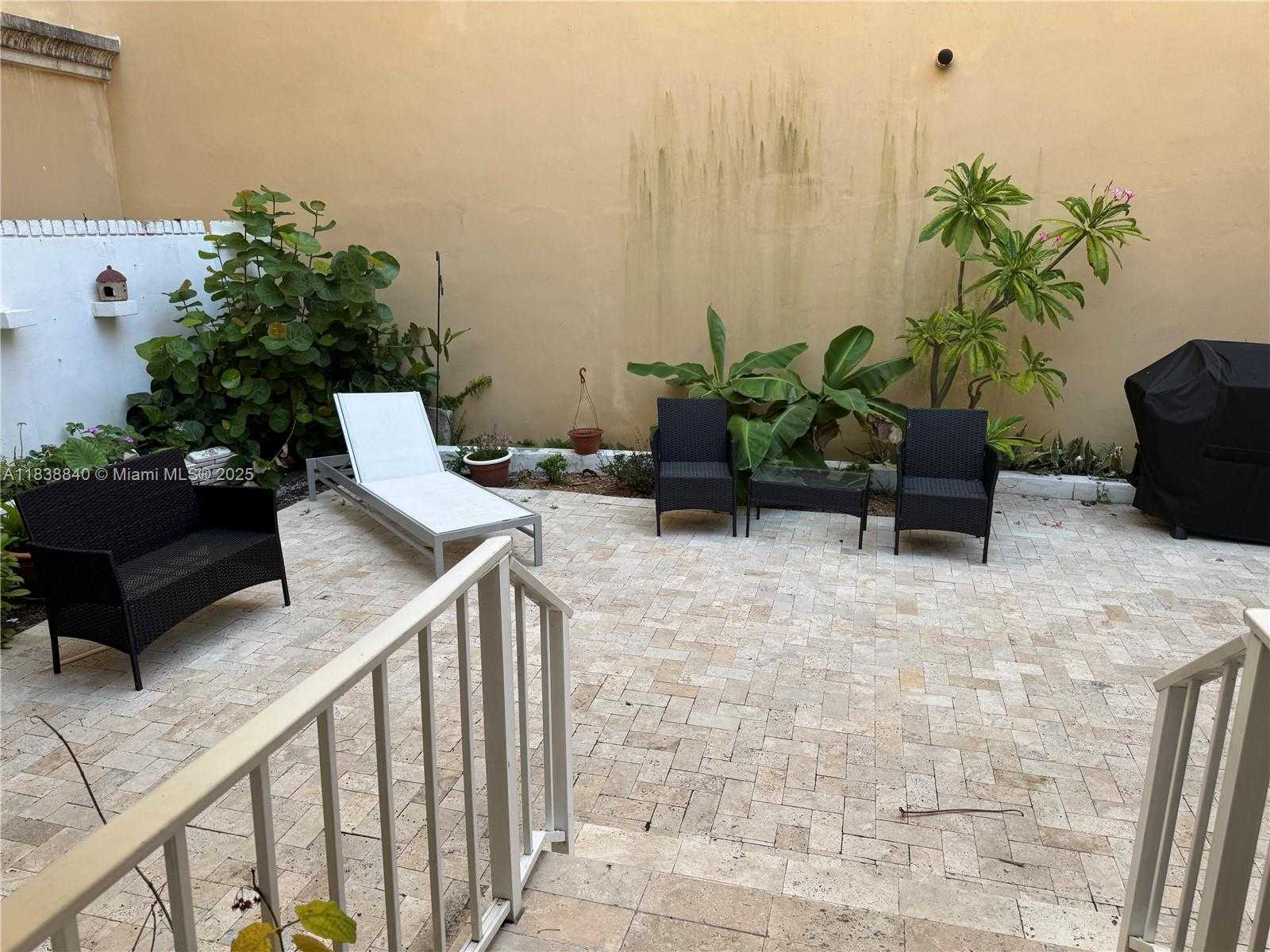 Small Image of 323 NEW MEXICO ST #3, Hollywood Number 26