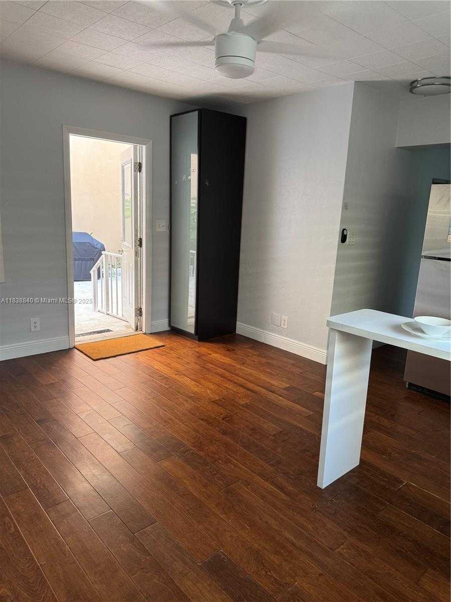 Small Image of 323 NEW MEXICO ST #3, Hollywood Number 28