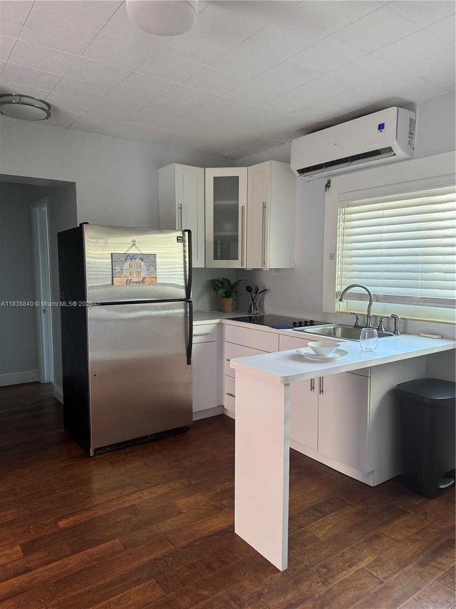 Small Image of 323 NEW MEXICO ST #3, Hollywood Number 3